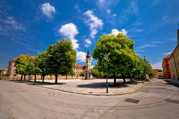 Cidade de Karlovac arquitetura quadrado e natureza — Fotografia de Stock