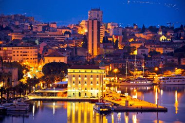 Su mavi akşam manzaralı Marjan üzerinden bölme