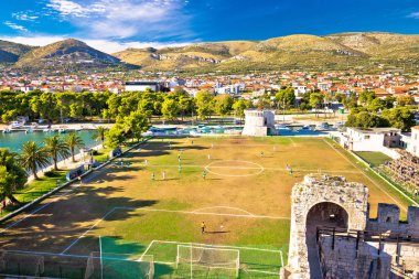 Trogir simge ve futbol sahası görüntülemek