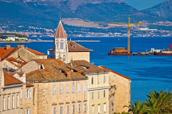 UNESCO stad Trogir waterkant en architectuur bekijken — Stockfoto