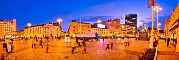 Zagreb praça central noite panorama — Fotografia de Stock