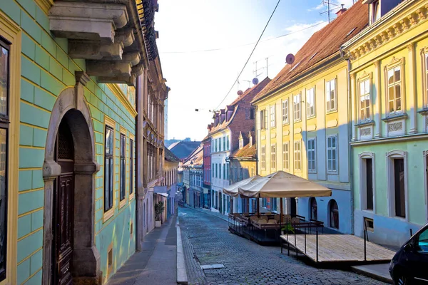 Zagreb üst şehrin eski döşeli cadde