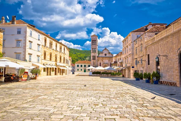 Pjaca vierkant kerk in stad Hvar — Stockfoto