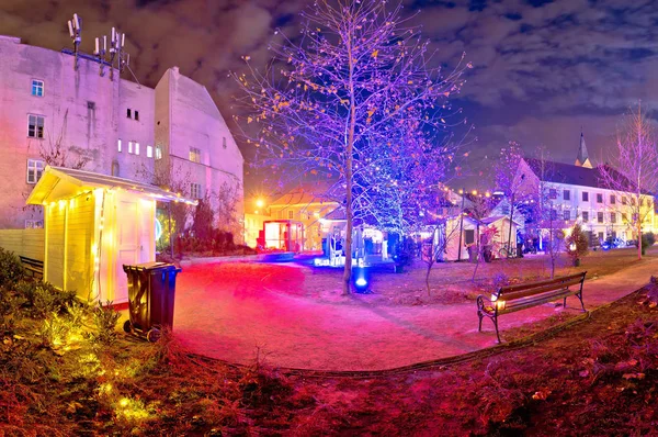 Mercado de Navidad de la ciudad superior de Zagreb vista de la noche —  Fotos de Stock