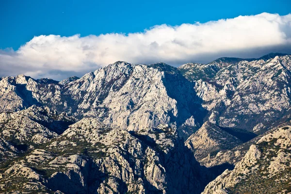 Desierto de piedra áspera Velebit pico de montaña — Foto de Stock