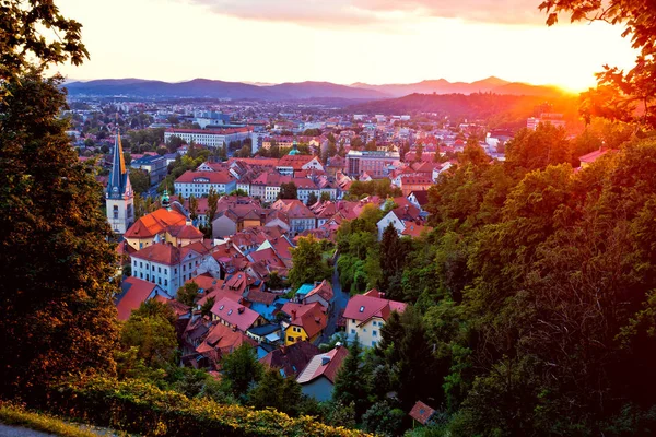 Ljubljana légi háztetők Nézd a vörös naplemente — Stock Fotó