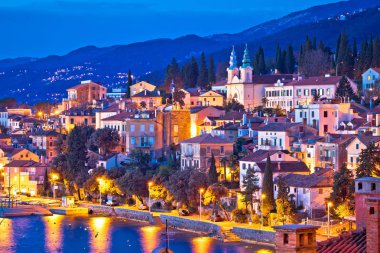 Volosko Town akşam su manzaralı