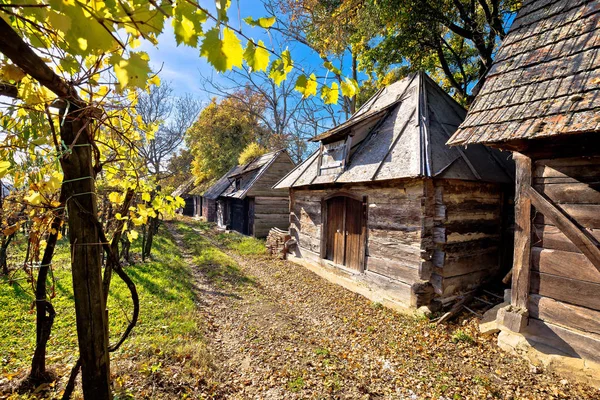 Histórico de madeira cottages rua Ilica — Fotografia de Stock