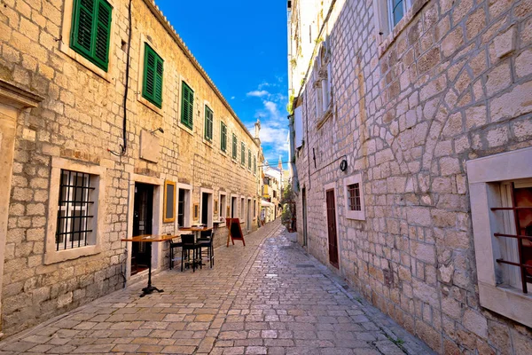 Trogir nézet régi kő utca — Stock Fotó