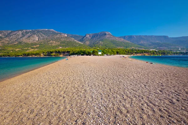 Beroemde Zlatni Rat strand op Brac eiland — Stockfoto