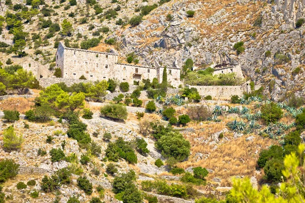 Abandoned stone village in Brac desert — Stock Photo, Image