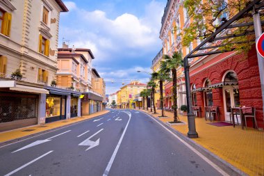 Opatija şehir tarihi cadde görünümü