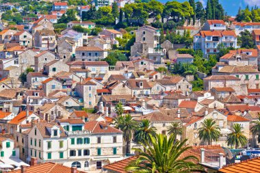 Eski ada Hvar şehir rooftops görünümü