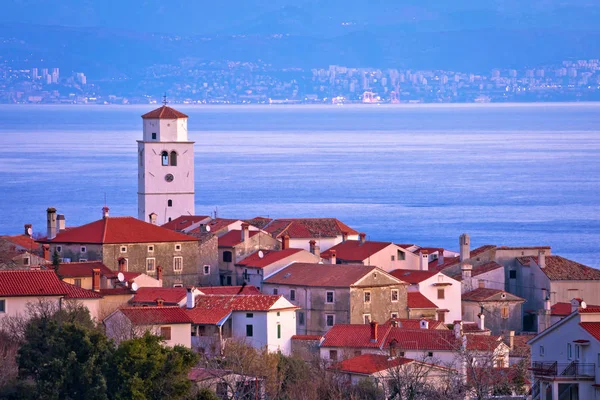 Skyline del villaggio di Brsec e baia del Quarnero — Foto Stock