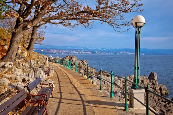 Lingomare nábřeží chodník v Opatija Riviera — Stock fotografie