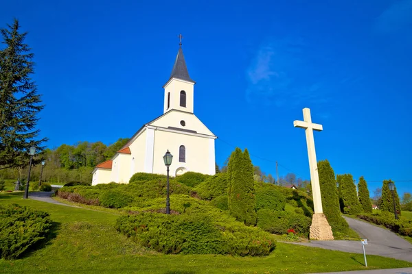 Βέλικο Trgovisce εκκλησία θέα στο χωριό — Φωτογραφία Αρχείου