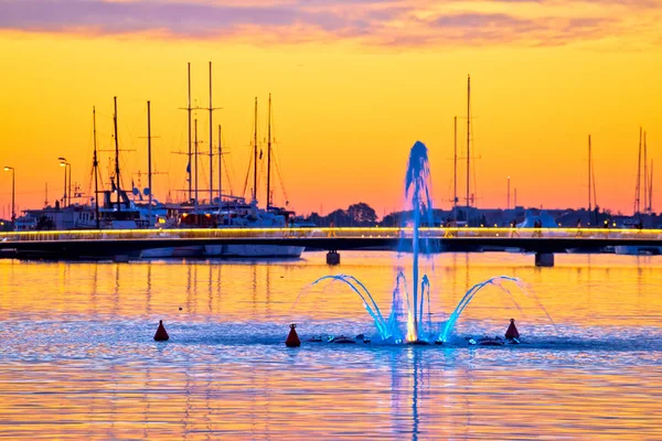 Fontaine de mer à Zadar vue coucher de soleil — Photo