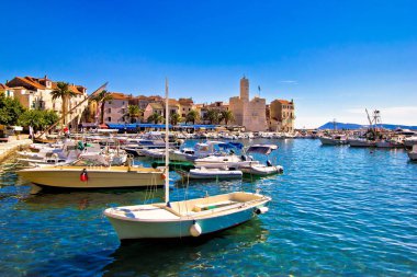 Komiza Vis Adası turkuaz sahildeki