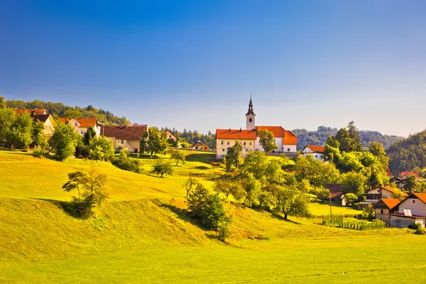 Landschaft Dorf in Slowenien Frühling Blick — Stockfoto