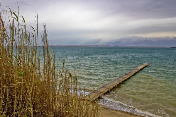 Sea waves wooden boardwolk in Sabunike — Stock Photo, Image