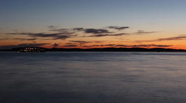 Jacht bij zonsondergang bij nationaal park Brioni, Kroatië — Stockfoto