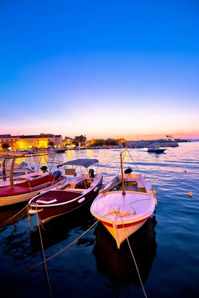 Vista nocturna del puerto de Supetar — Foto de Stock