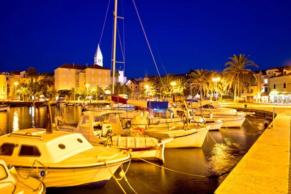 Vista nocturna frente al mar Supetar — Foto de Stock