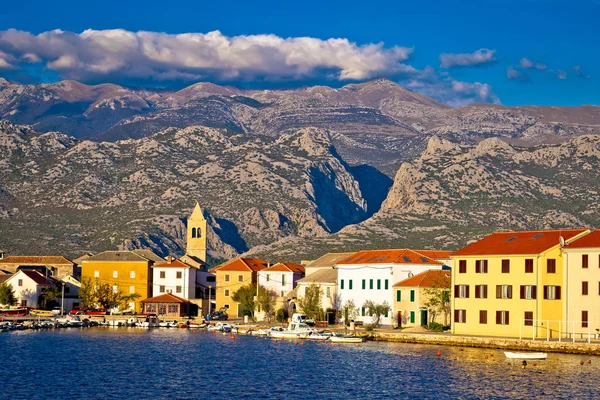 Vista de la ciudad de Vinjerac con Velebit — Foto de Stock