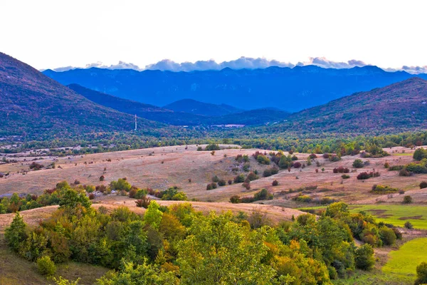 Herfst landschap van de regio Lika en Velebit — Stockfoto