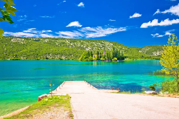 Visovac lake and island monastery in Krka river — Stock Photo, Image