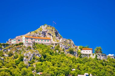 Eski şehir Knin kaya tepe üzerinde