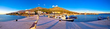 Starigrad Paklenica gün batımından panoramik liman bölgesinde