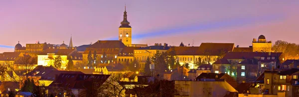 Zagrep tarihi üst şehir gece görünümü — Stok fotoğraf