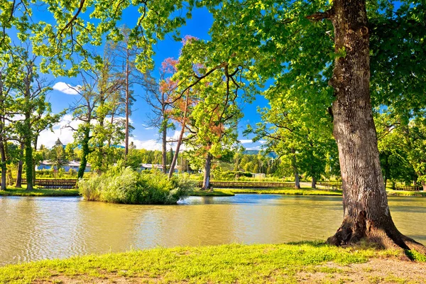 Lake park in town of Jastrebarsko, green nature of northern Croa — Stock Photo, Image