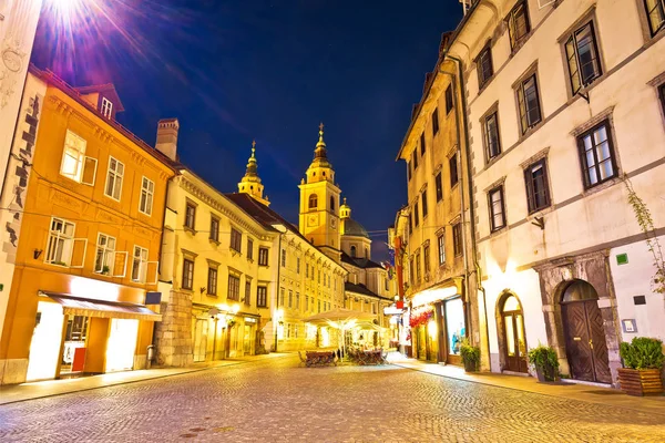 Casco antiguo de Liubliana calle colorida y arquitectura noche v — Foto de Stock