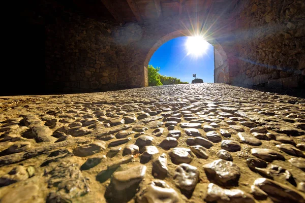 Kastav Altstadttor bei Sonnenuntergang — Stockfoto