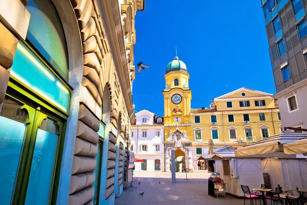 Stadt Rijeka Hauptplatz und Turmuhr Blick — Stockfoto