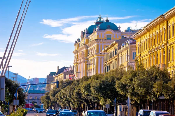 Stad van Rijeka waterkant steet het platform weergave — Stockfoto