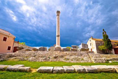 Eski Roma kalıntıları Nin şehir içinde