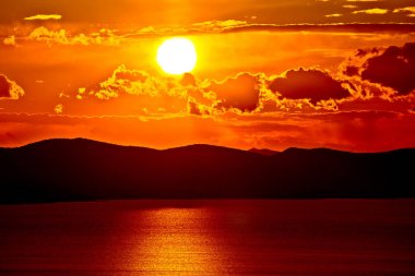 Pasman Adası üzerinde şaşırtıcı günbatımı