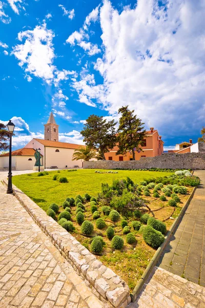 Nin kasaba kilise ve Meydanı — Stok fotoğraf