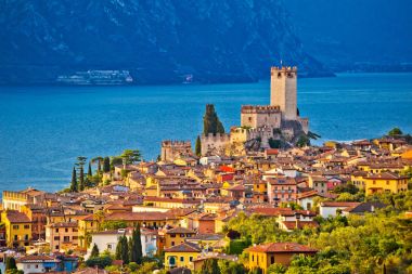 Malcesine şehir Lago di Garda üzerinde