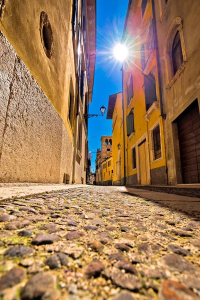 Cidade de Verona vista steet colorido — Fotografia de Stock