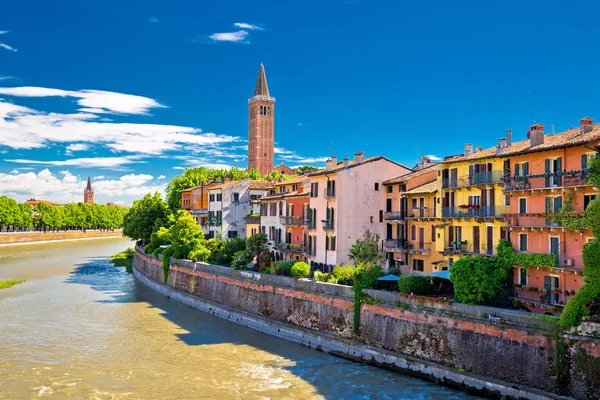 Város, Verona Adige riverfront megtekintése — Stock Fotó