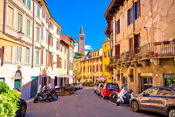 Zobrazení barevných steet město Verona — Stock fotografie