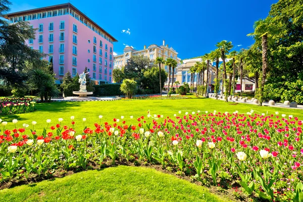 Parque mediterráneo en la ciudad de Opatija — Foto de Stock