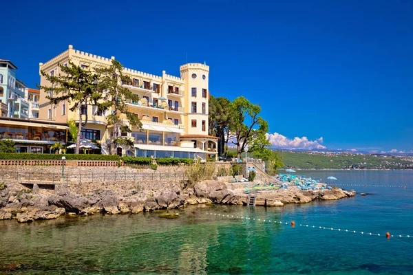 Adriatische stad van Opatija strand en waterfront bekijken — Stockfoto