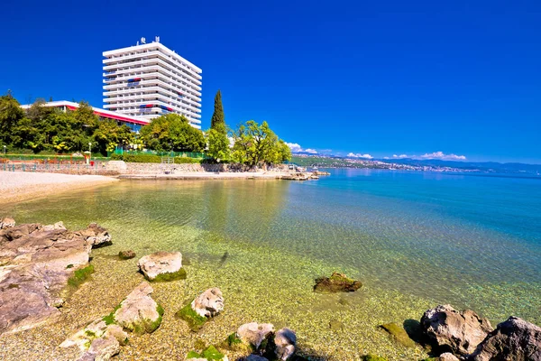 Adriatische stad van Opatija strand en waterfront bekijken — Stockfoto