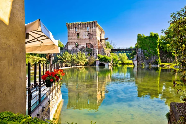 Vista del río Mincio desde el idílico pueblo de Borghetto —  Fotos de Stock