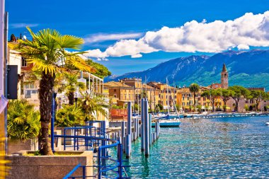 Lago di Garda görünümü üzerinde Toscolarno Maderno Köyü
